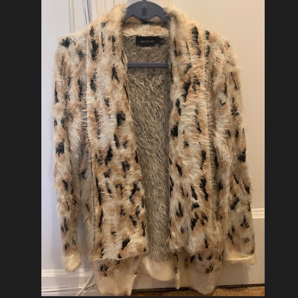 MINKPINK Sweaters - Mink Pink cozy cardigan sweater.